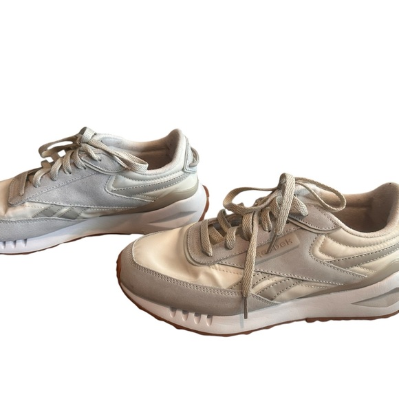 Reebok - Picture 2 of 7